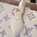 Louis Vuitton Onthego MM Dream Cream 35Cm - Image 4