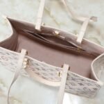 Louis Vuitton Onthego MM Dream Cream 35Cm - Image 7