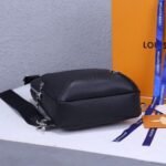 Louis Vuitton Avenue Sling Bag Taiga Black 31Cm LV M30443 - Image 4