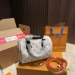 Louis Vuitton Speedy Bandoulière 20 Monogram Dune Coated Canvas 20Cm M46906 - Image 4