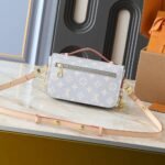 Louis Vuitton Pochette Métis East West Coated Canvas Trianon 21Cm M12429 - Image 4
