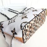 Louis Vuitton Neverfull Monogram Giant Jungle MM White Havana 31Cm M44716 - Image 6