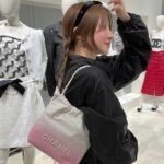 Chanel 22 Mini Handbag Patent Gradient Calfskin Pink 20Cm - Image 4