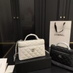 Chanel 25C Matelasse Vanity White 19Cm - Image 2