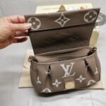 Louis Vuitton Favorite Bicolor Monogram Empreinte Leather Beige 24Cm M45836 - Image 5