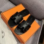 Hermes Oran Sandal Noir H021056Z 01340 - Image 5