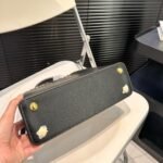 Louis Vuitton Capucines MM Bag Black 27Cm M54663 - Image 5